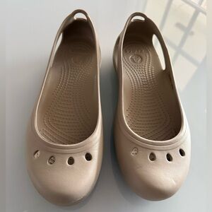 CROCS WOMEN'S KADEE BALLET FLATS COMFORT SHOES BEIGE SIZE 9 - Worn 1x